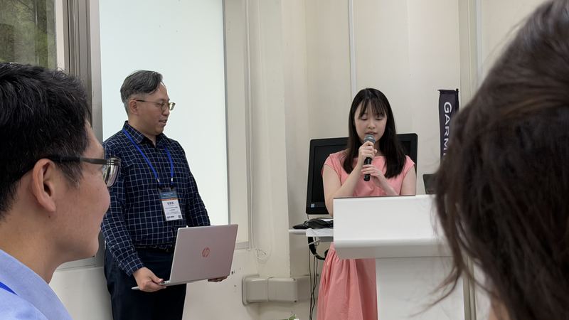 講台上的師生問答